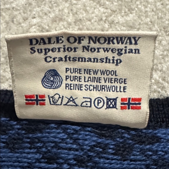 Vintage 90s Dale of Norway Wool Button Cardigan Nordic Fair Isle Velvet-M - Picture 9 of 11